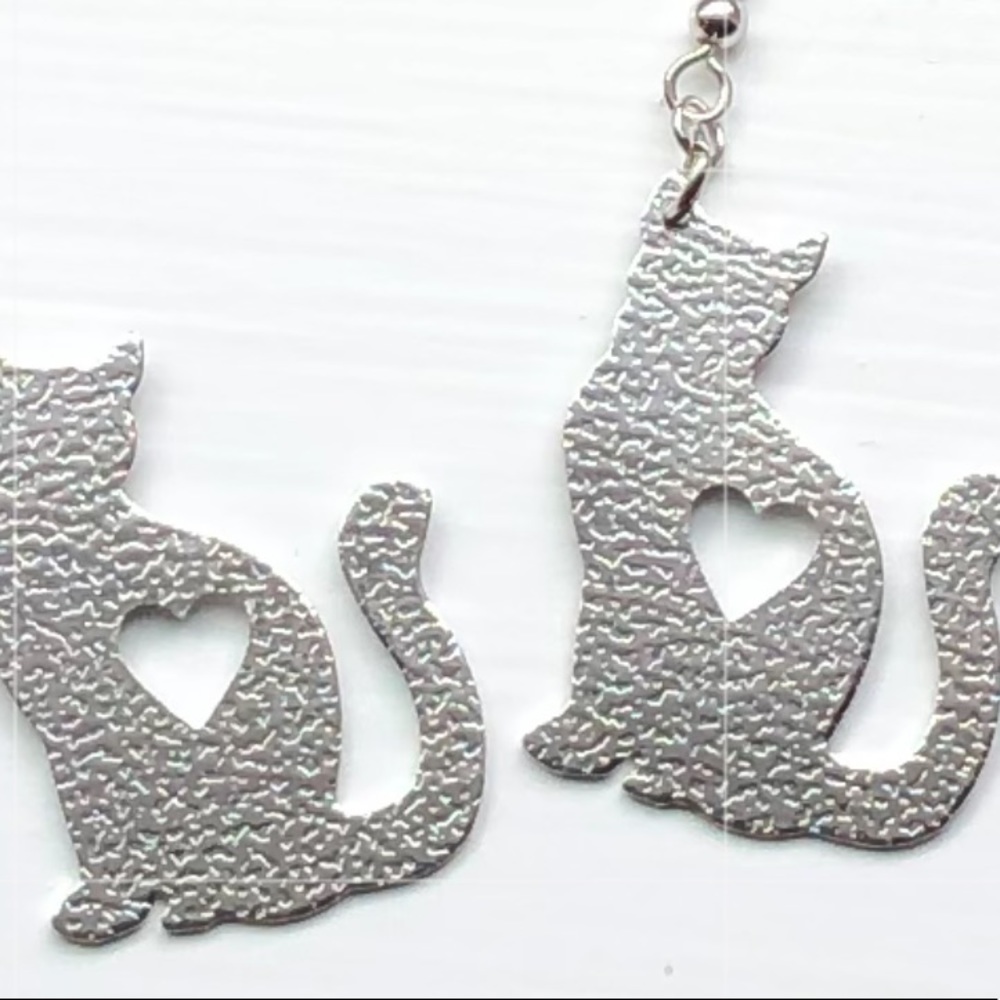 ❌FLASH SALE❌ Cat Earring Hammered Dangle NWT - Picture 2 of 3